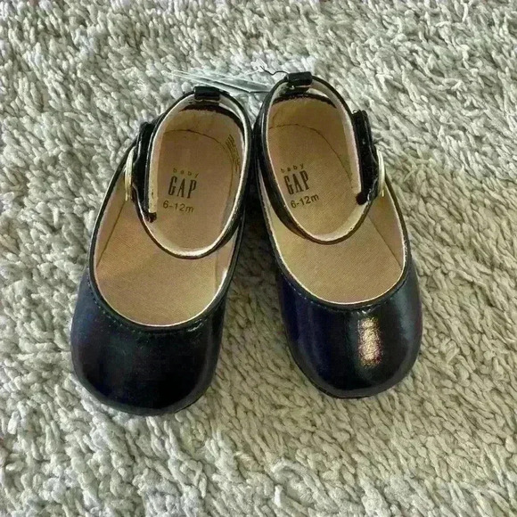 Lot of Baby Gap Girl Shoes 6-12 months - Picture 2 of 8